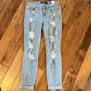 Hollister, low rise, super skinny crop vintage stretch jeans.